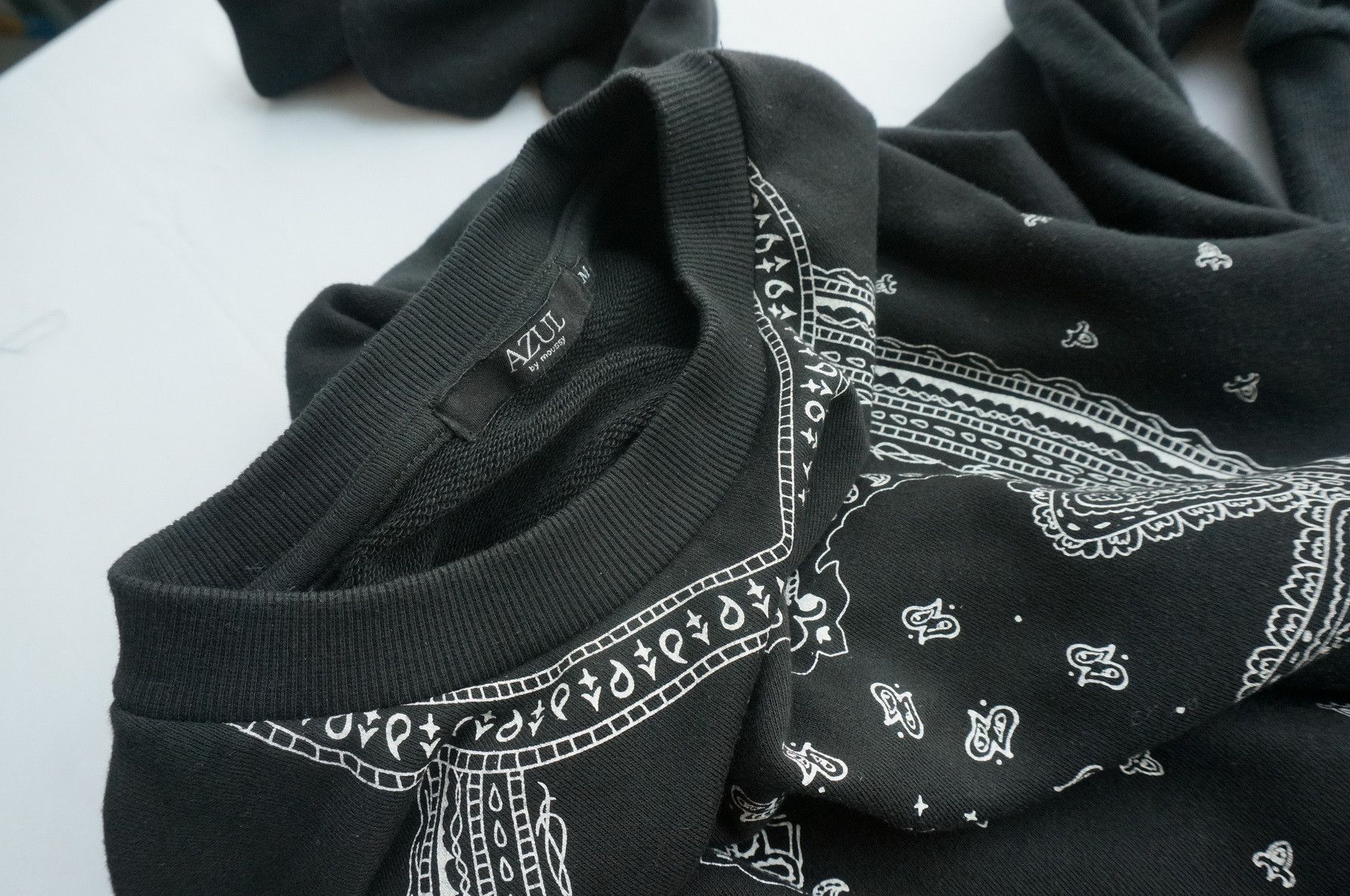 Japanese Brand AZUL BY MOUSSY - Paisley printed Sweater Size US M / EU 48-50 / 2 - 5 Thumbnail