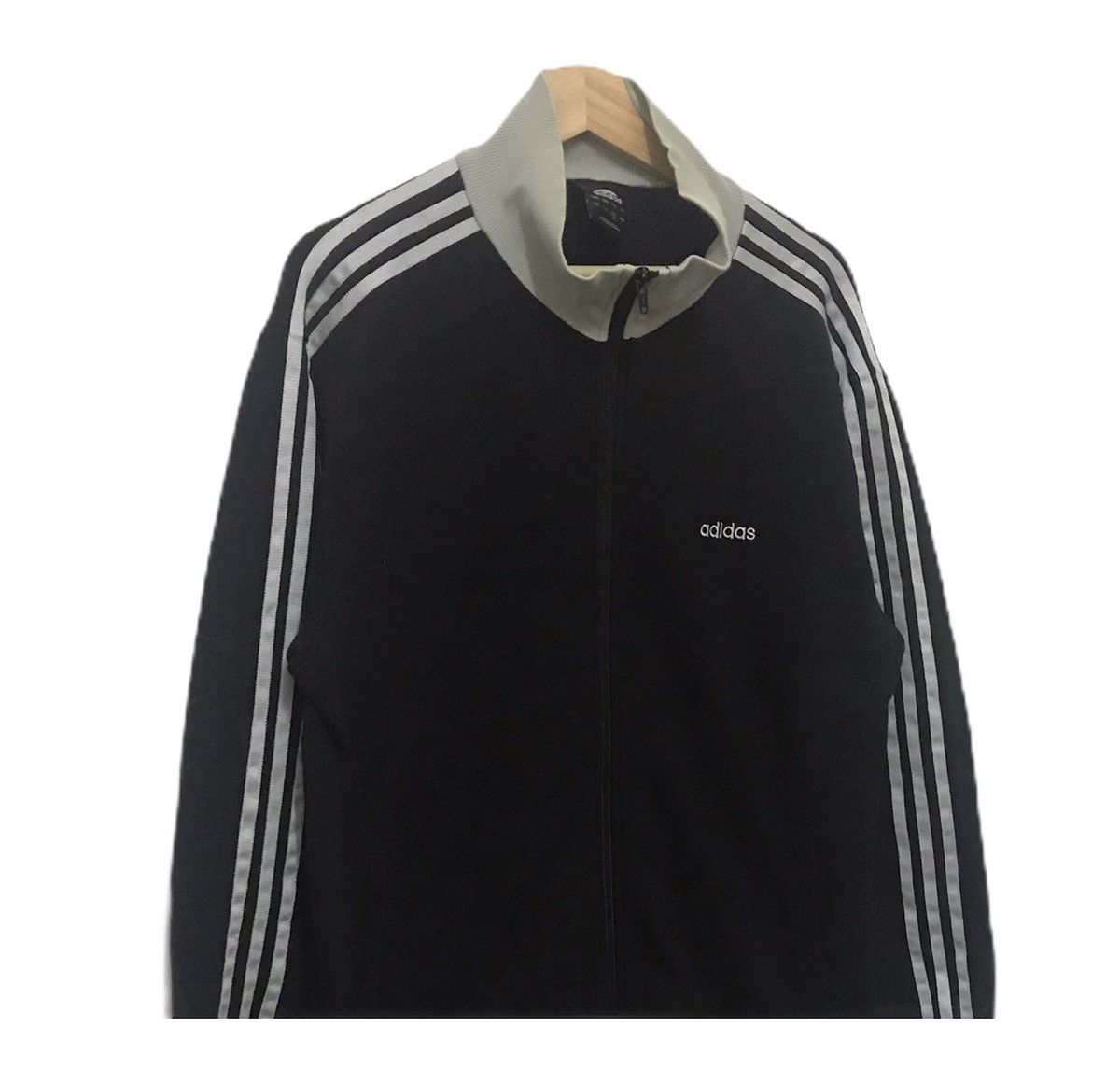 Adidas ADIDAS SWEATER SPORTSWEAR SMALL LOGO Size US L / EU 52-54 / 3 - 1 Thumbnail