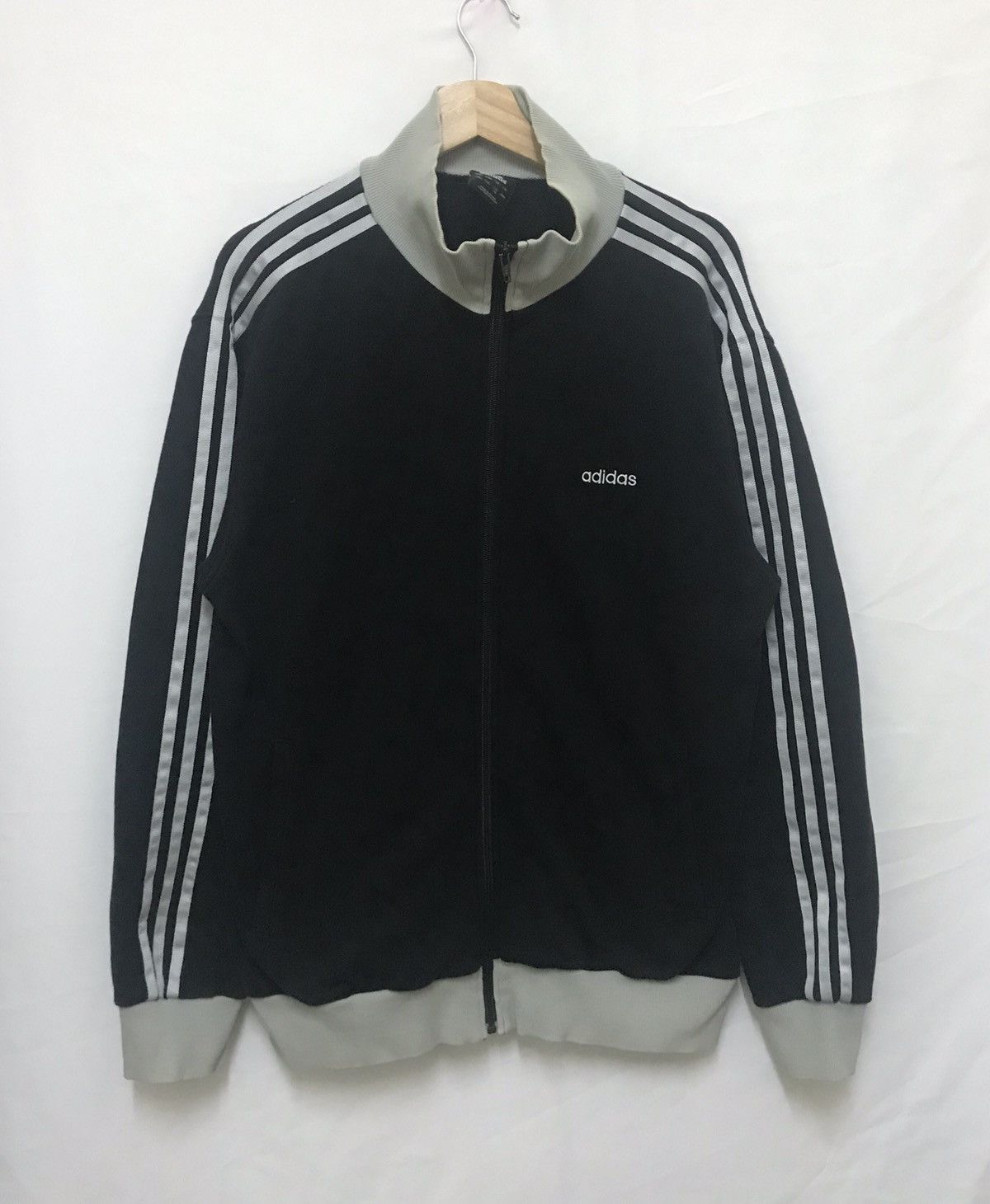 Adidas ADIDAS SWEATER SPORTSWEAR SMALL LOGO Size US L / EU 52-54 / 3 - 2 Thumbnail