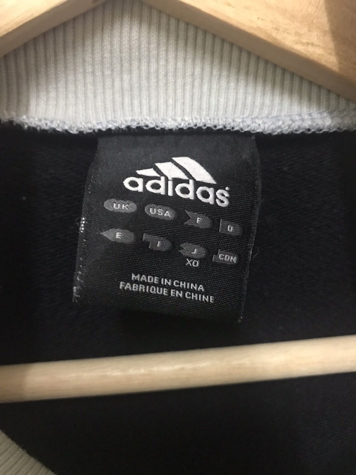Adidas ADIDAS SWEATER SPORTSWEAR SMALL LOGO Size US L / EU 52-54 / 3 - 5 Thumbnail