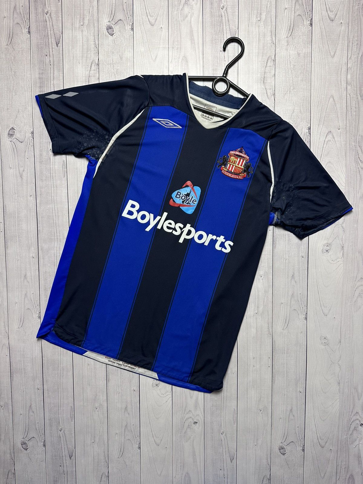 Umbro × Vintage Vintage Umbro Sunderland striped soccer jersey size M Size US M / EU 48-50 / 2 - 1 Thumbnail