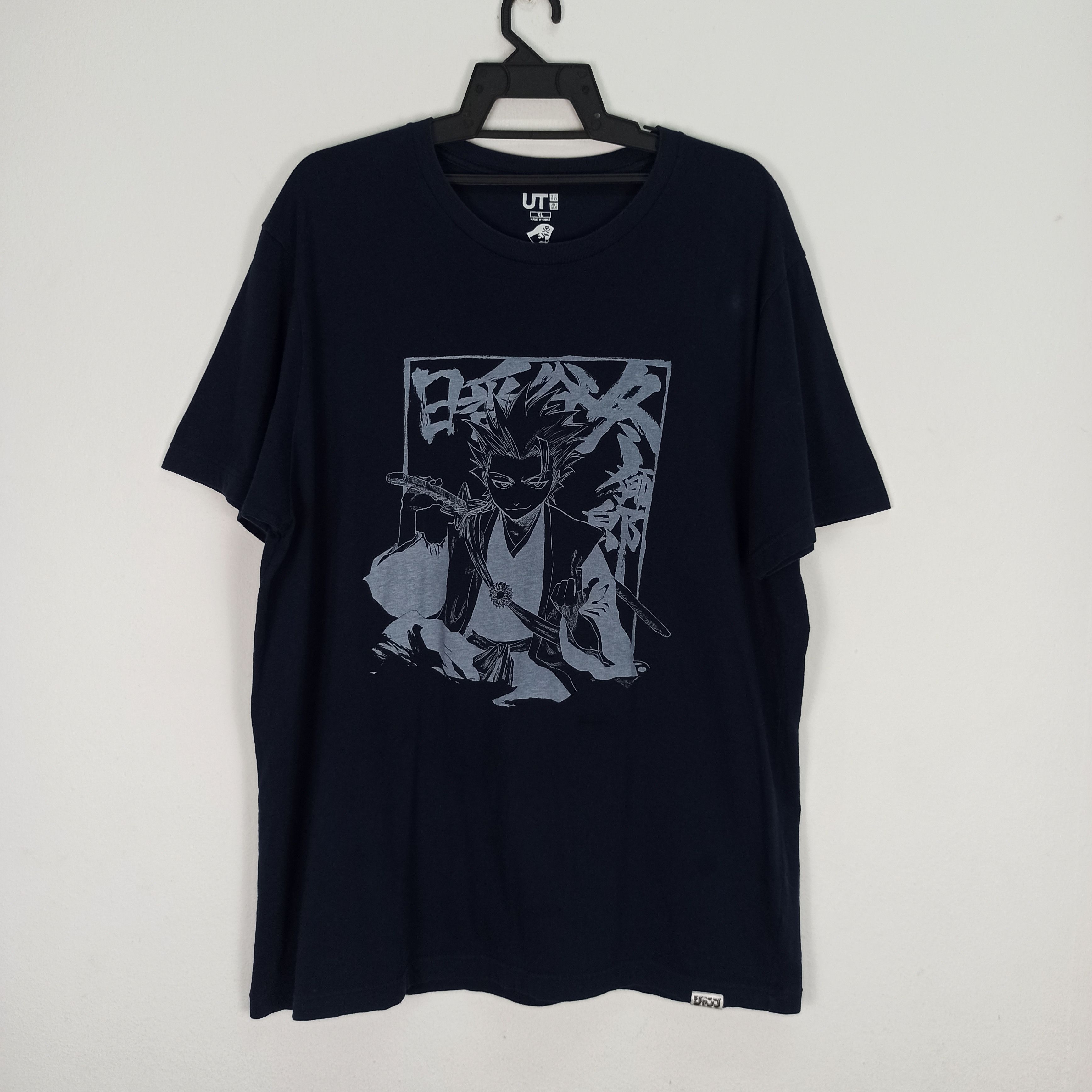 Japanese Brand 🔥STEALS🔥 Rare Bleach Toushirou x Aizen Uniqlo Anime Shirt Size US XL / EU 56 / 4 - 1 Thumbnail