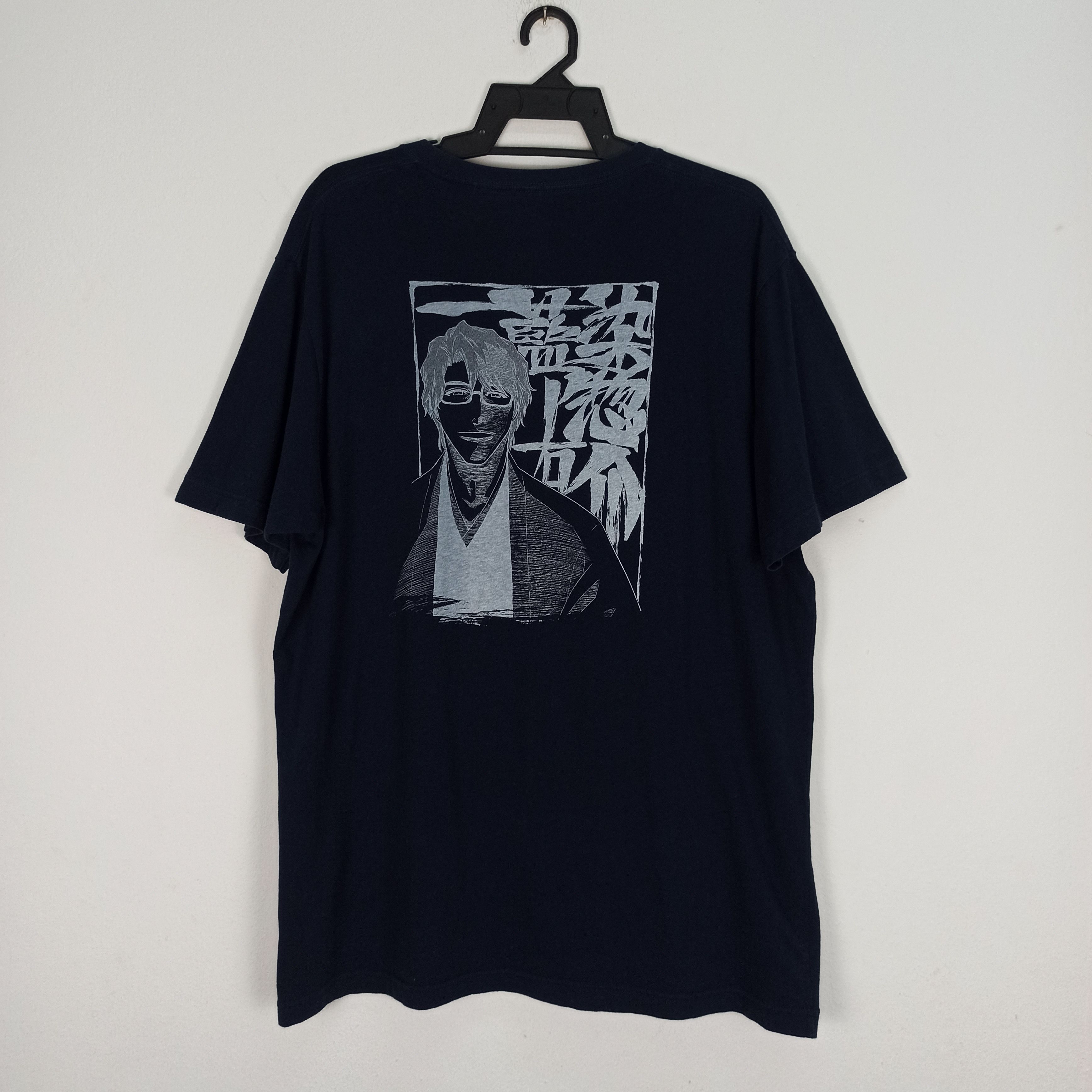 Japanese Brand 🔥STEALS🔥 Rare Bleach Toushirou x Aizen Uniqlo Anime Shirt Size US XL / EU 56 / 4 - 6 Thumbnail