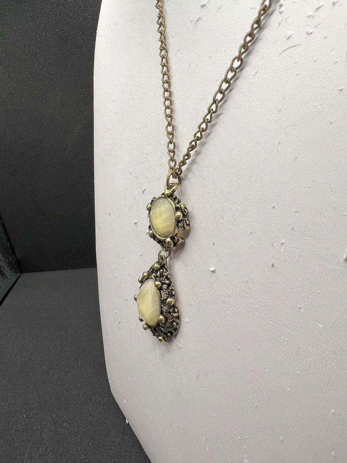 Jewelry White Crystal Bead Bronze Chain Necklace Size ONE SIZE - 2 Thumbnail