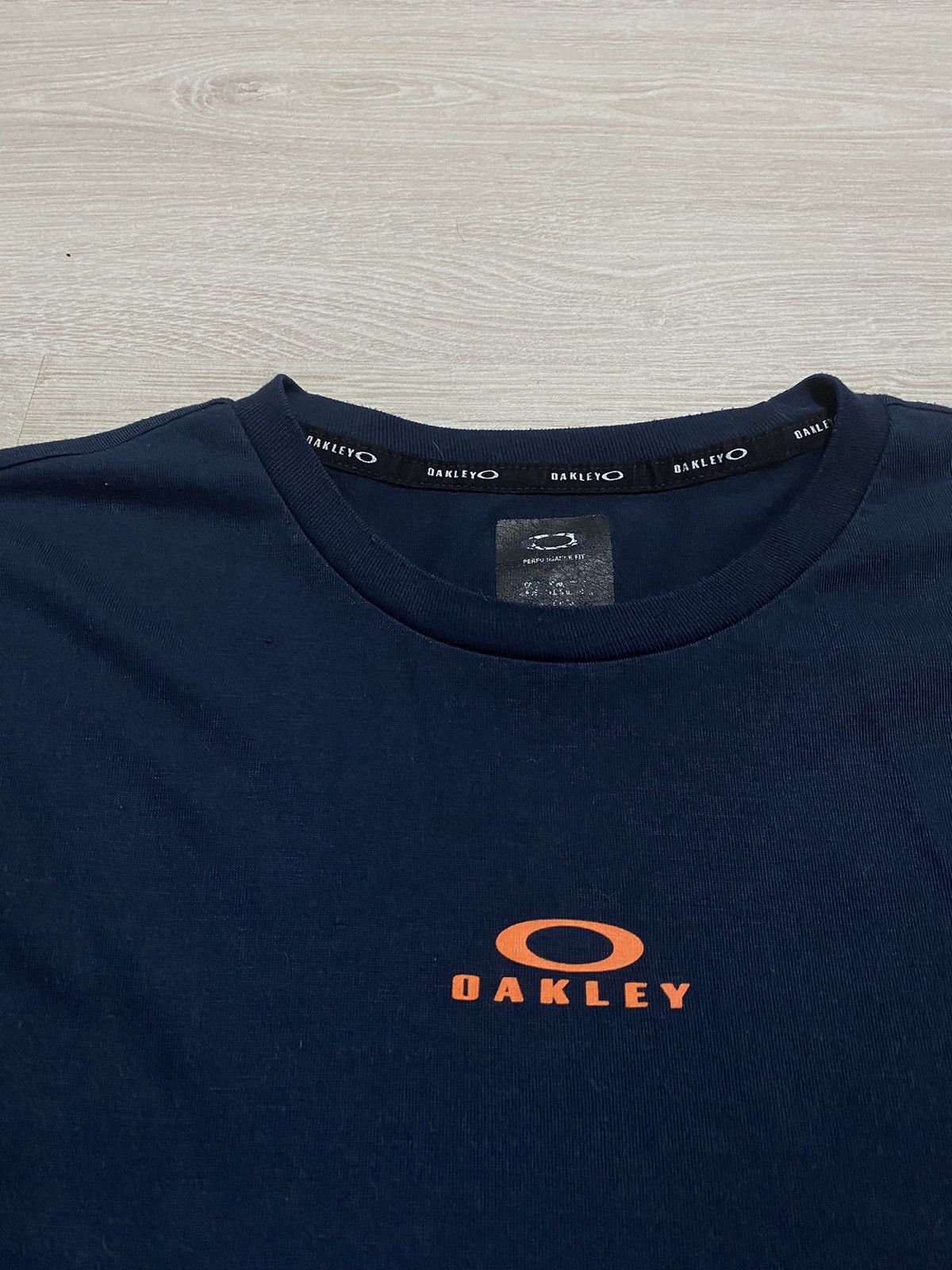 Oakley Vintage Oakley Central logo orange tee Size US L / EU 52-54 / 3 - 3 Thumbnail