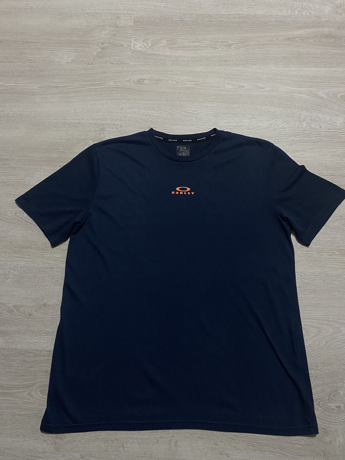 Oakley Vintage Oakley Central logo orange tee Size US L / EU 52-54 / 3 - 2 Thumbnail