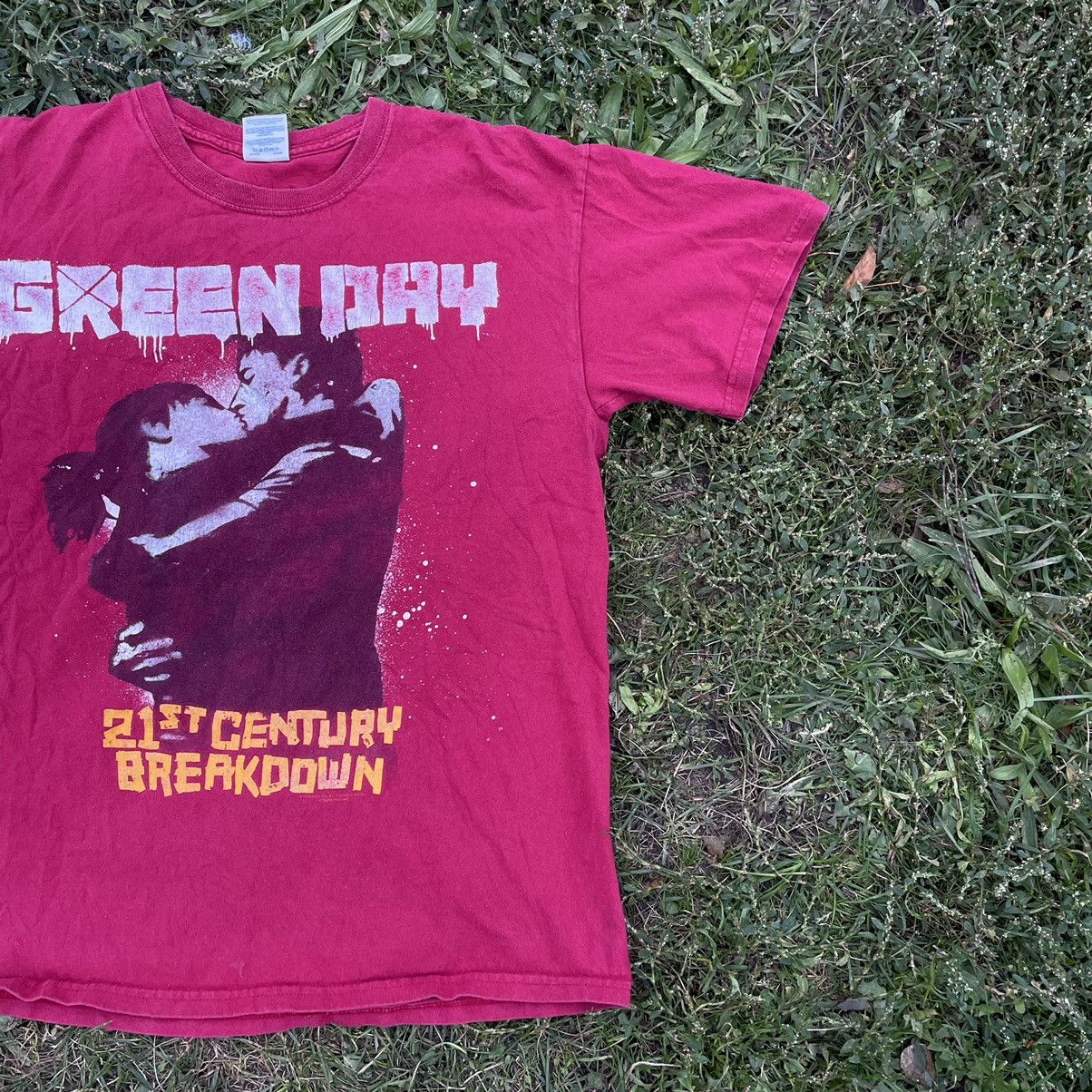 Vintage Vintage Y2K Green Day Graphic Tee Sun Faded Punk Wide Leg M Size US M / EU 48-50 / 2 - 2 Thumbnail
