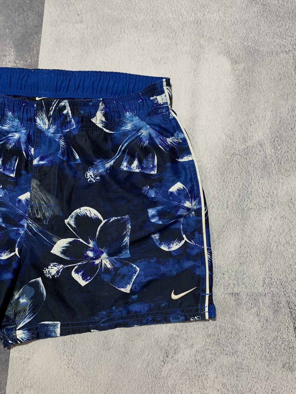 Nike Vintage Nike art shorts streetwear Y2K casual style size S Size US 30 / EU 46 - 2 Thumbnail