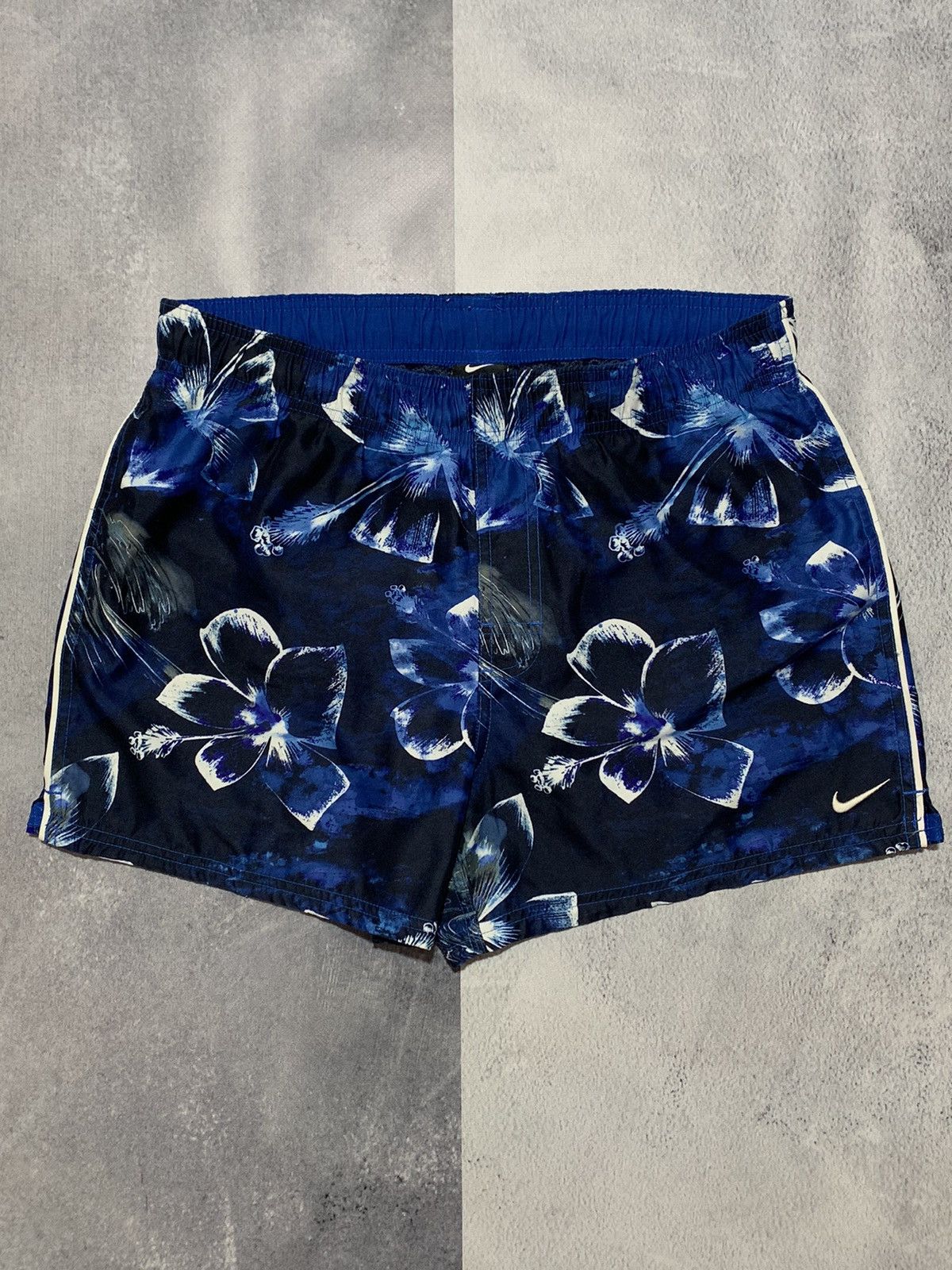 Nike Vintage Nike art shorts streetwear Y2K casual style size S Size US 30 / EU 46 - 1 Thumbnail