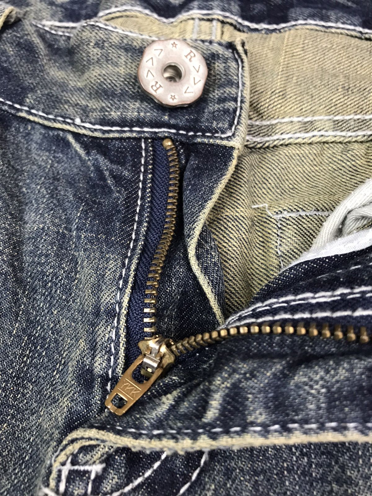 Other AUTHENTIC R >>> JEANS WITH BACK DONUT BUTTONS Size US 33 - 7 Thumbnail