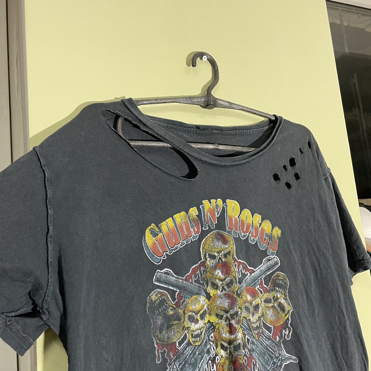 Vintage Vintage 90s Guns N Roses Sun Faded Graphic Band Tee Grunge L Size US L / EU 52-54 / 3 - 5 Thumbnail
