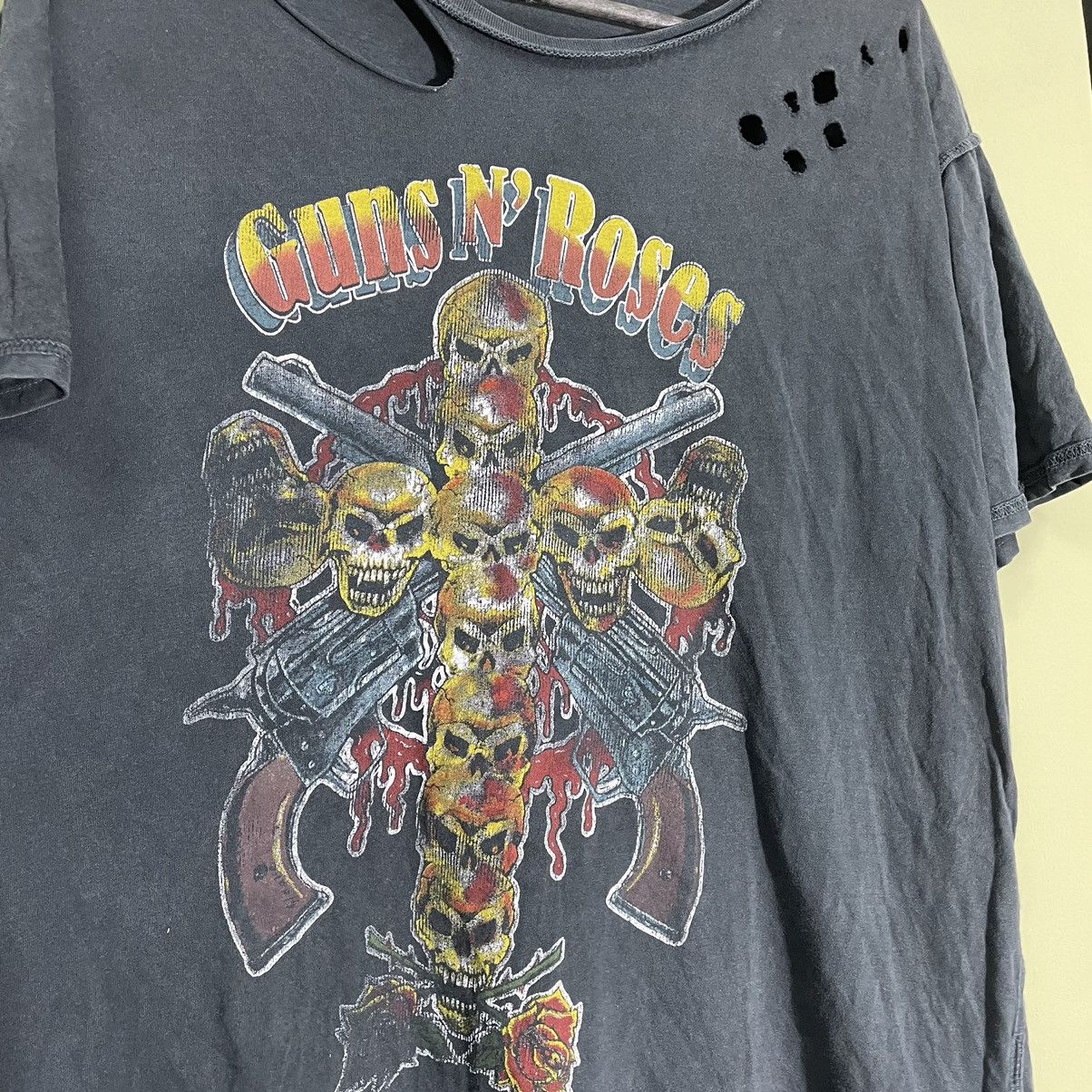 Vintage Vintage 90s Guns N Roses Sun Faded Graphic Band Tee Grunge L Size US L / EU 52-54 / 3 - 6 Thumbnail