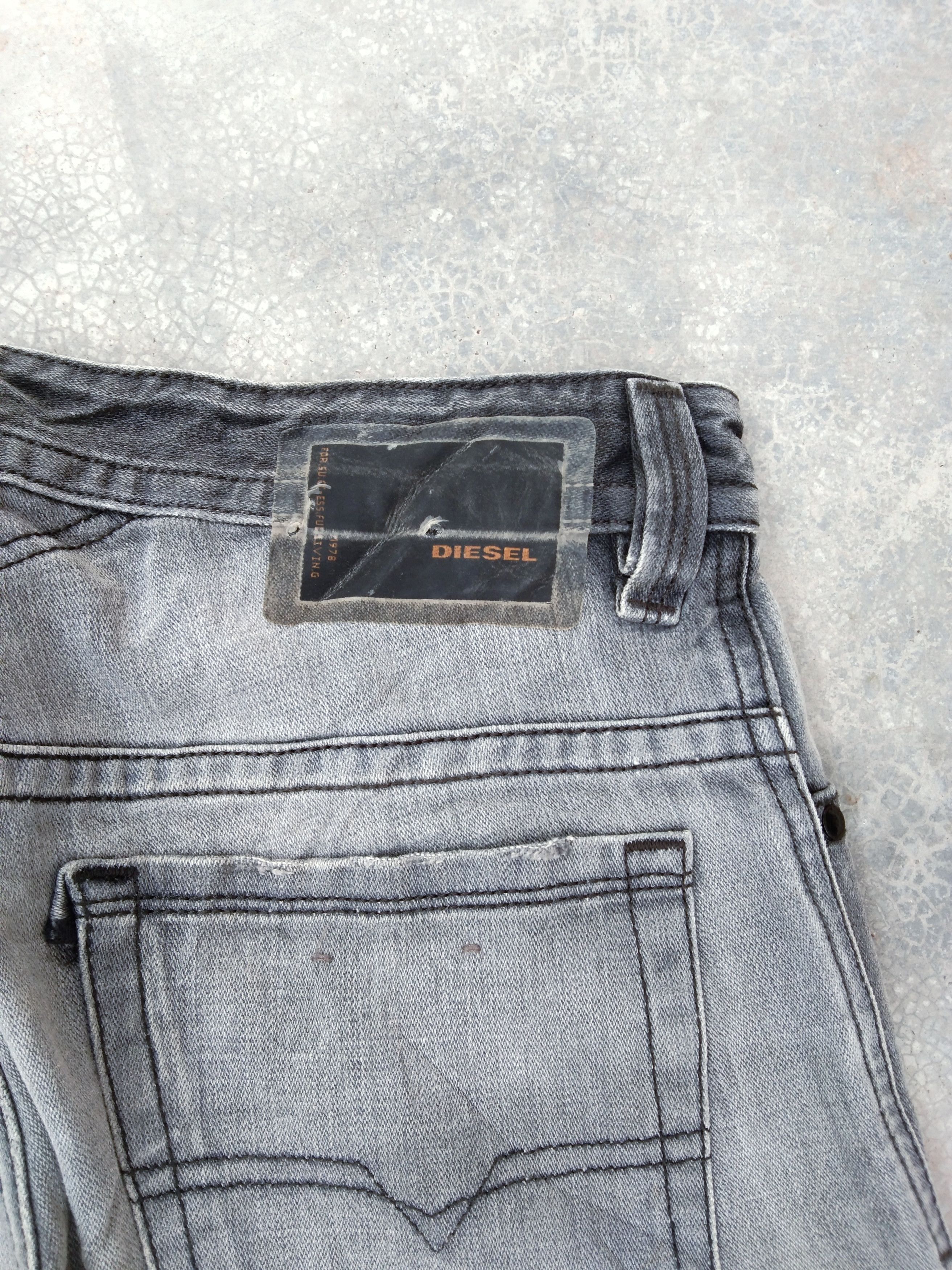 Diesel Vintage Distressed Diesel 'THAVAR' Grey Jeans 30x27 Size US 30 / EU 46 - 4 Thumbnail