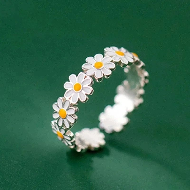 Handmade Daisy Flower Rings Size ONE SIZE - 1 Thumbnail