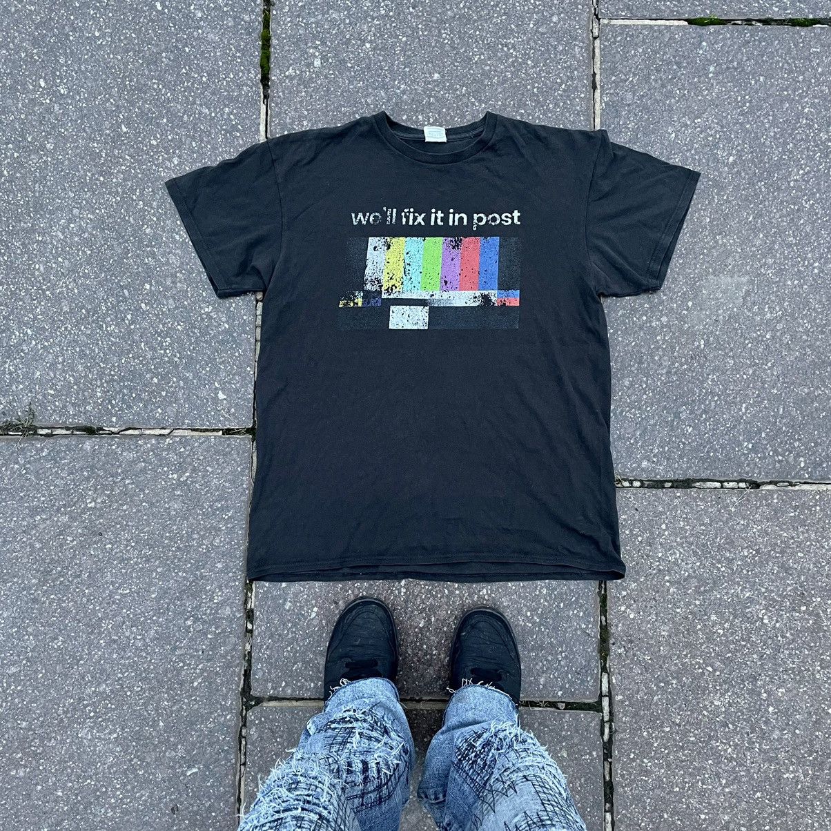 Gildan Vintage Y2K ADULT “ Fix It In Post “ Promo Grail Humor Tee Size US L / EU 52-54 / 3 - 1 Thumbnail
