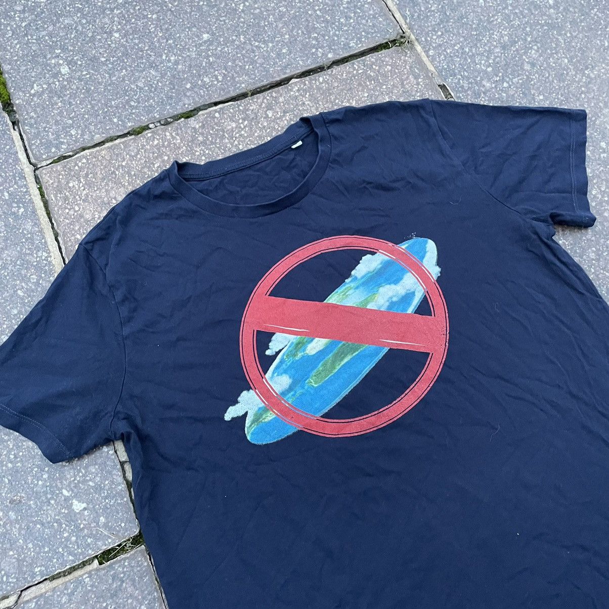 Vintage Vintage Y2K Graphic Tee Sun Faded Planet Earth Skate Boxy L Size US L / EU 52-54 / 3 - 5 Thumbnail