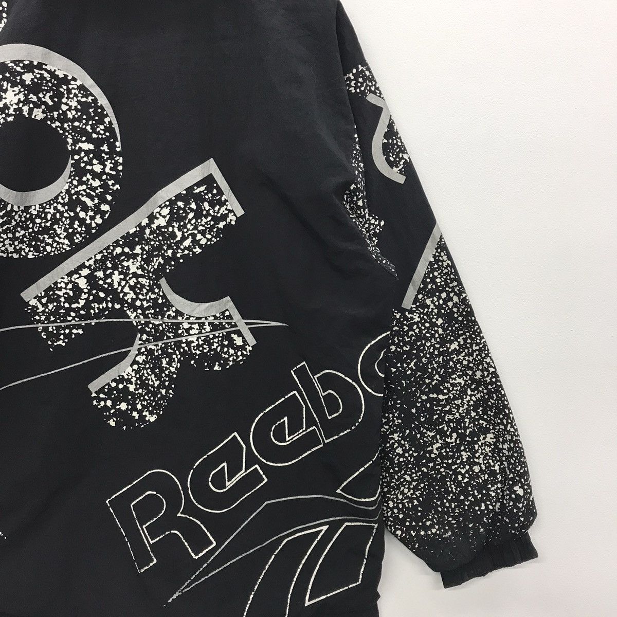Reebok × Vintage Rare!! Vintage Reebok Fullprint Windbreaker Size US L / EU 52-54 / 3 - 16 Thumbnail