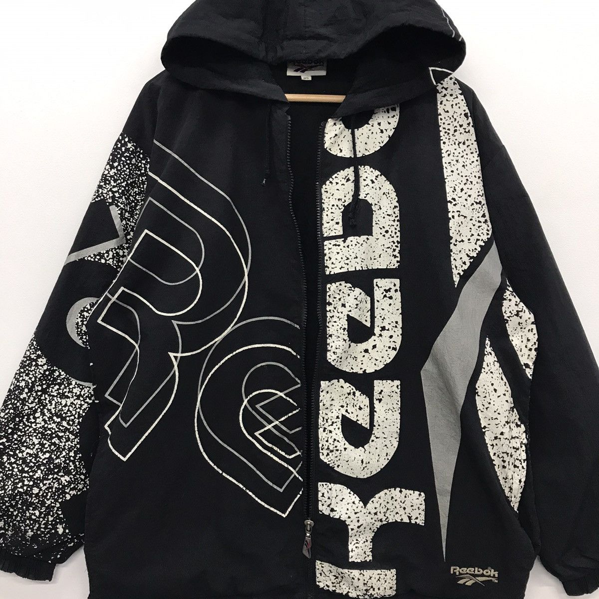 Reebok × Vintage Rare!! Vintage Reebok Fullprint Windbreaker Size US L / EU 52-54 / 3 - 12 Thumbnail