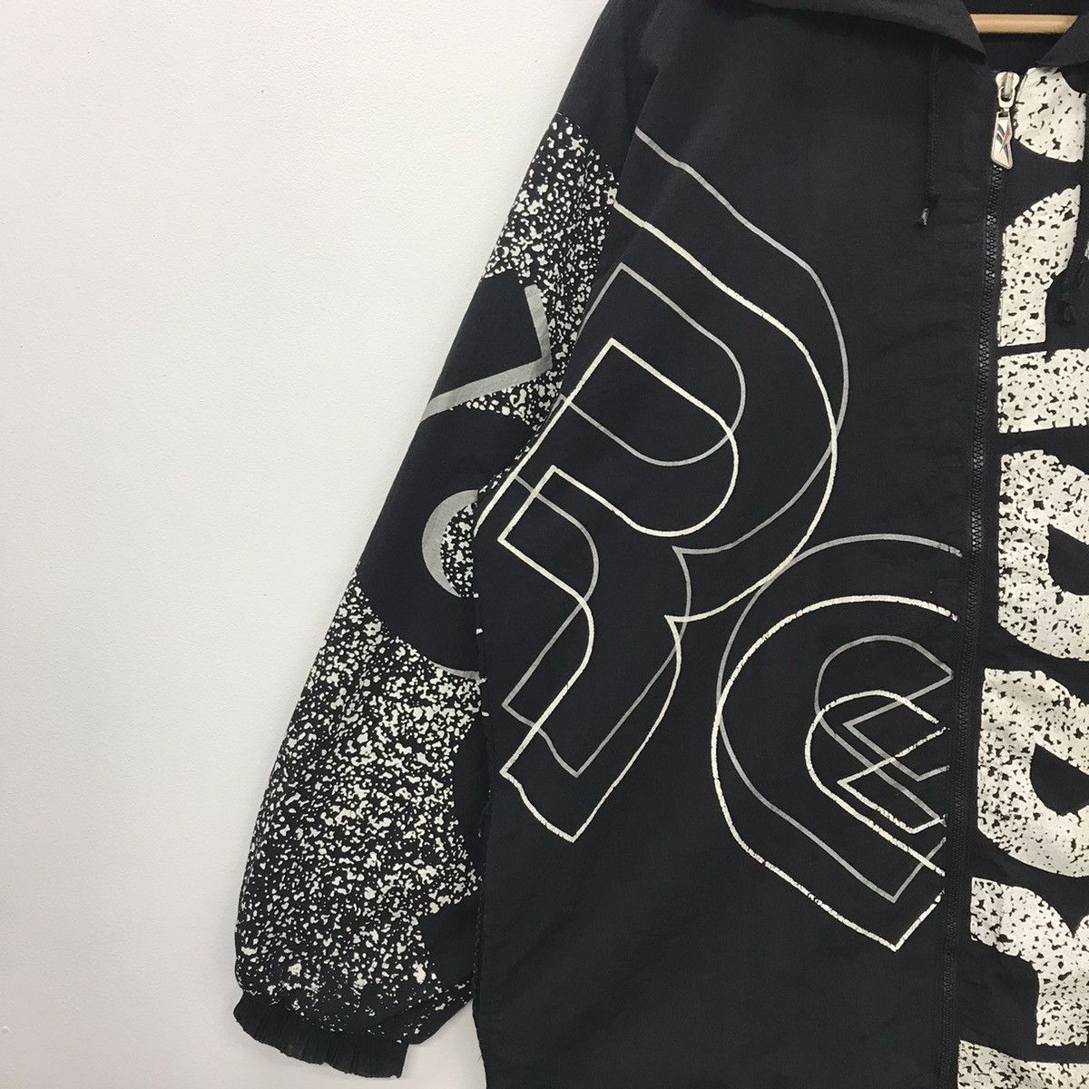 Reebok × Vintage Rare!! Vintage Reebok Fullprint Windbreaker Size US L / EU 52-54 / 3 - 6 Thumbnail