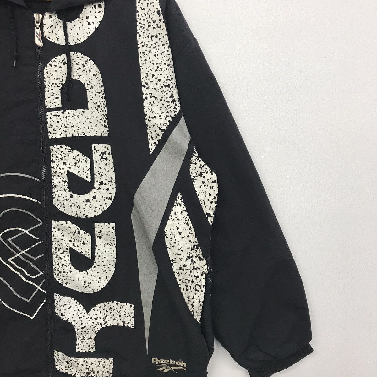 Reebok × Vintage Rare!! Vintage Reebok Fullprint Windbreaker Size US L / EU 52-54 / 3 - 5 Thumbnail