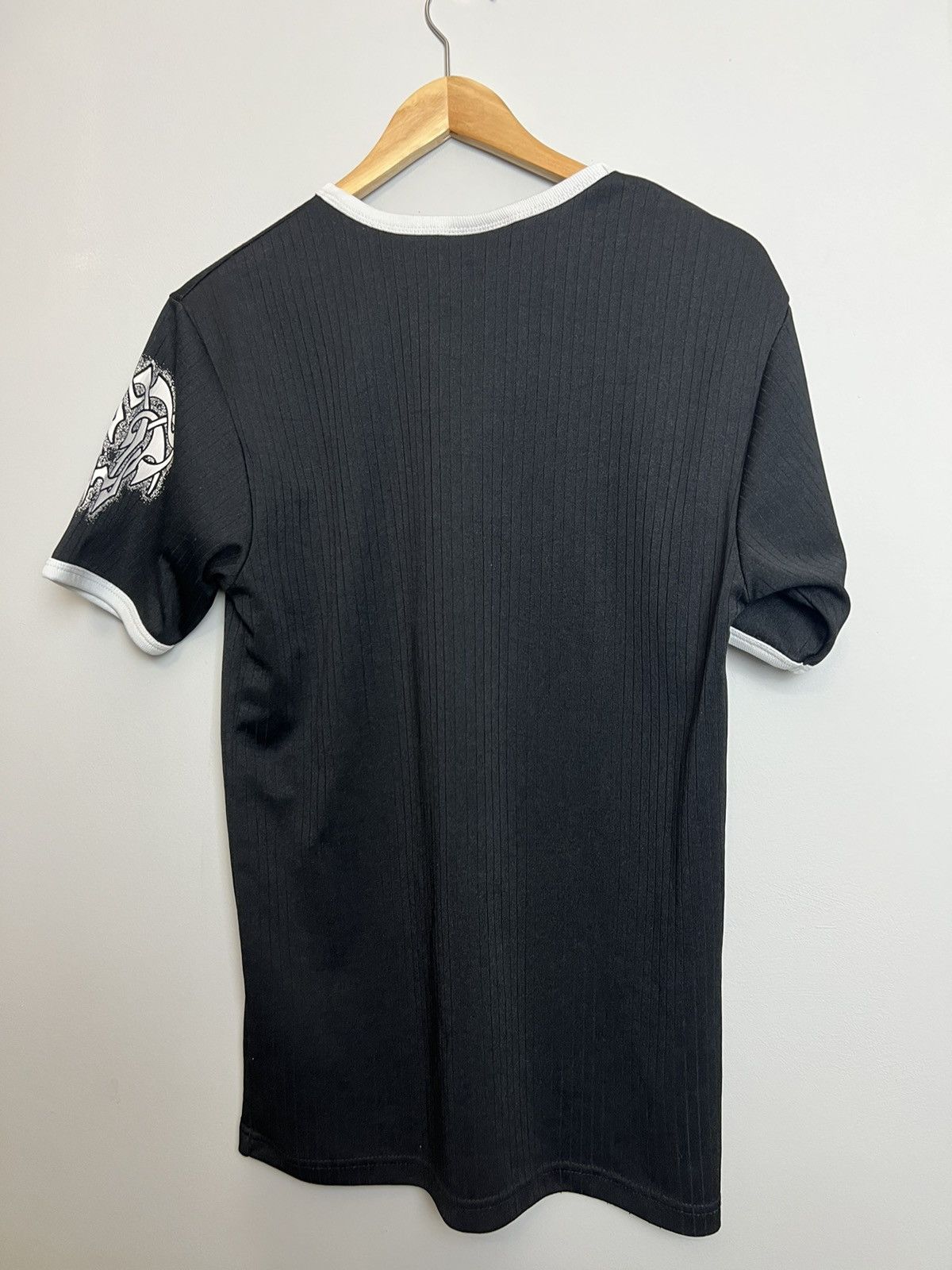 Tribal Streetwear Vintage Y2k 00s Tribal Rave Black Rock Metal Tshirt Size US M / EU 48-50 / 2 - 2 Thumbnail