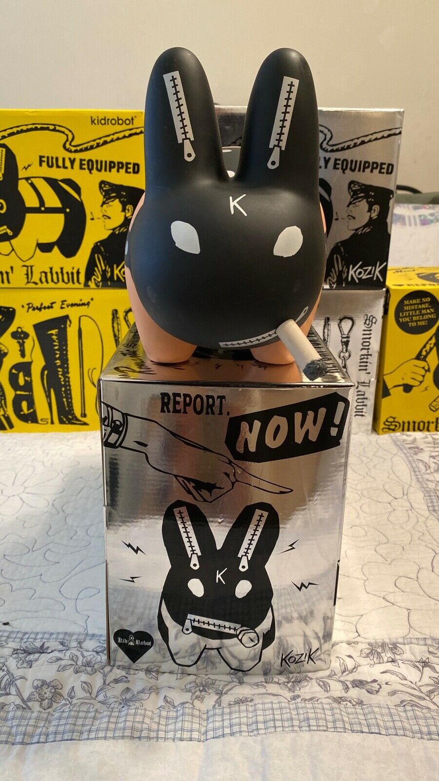 Kid Robot *RARE SIGNED* FRANK KOZIK KIDROBOT SMORKIN LABBIT 10" BLACK Size ONE SIZE - 3 Thumbnail