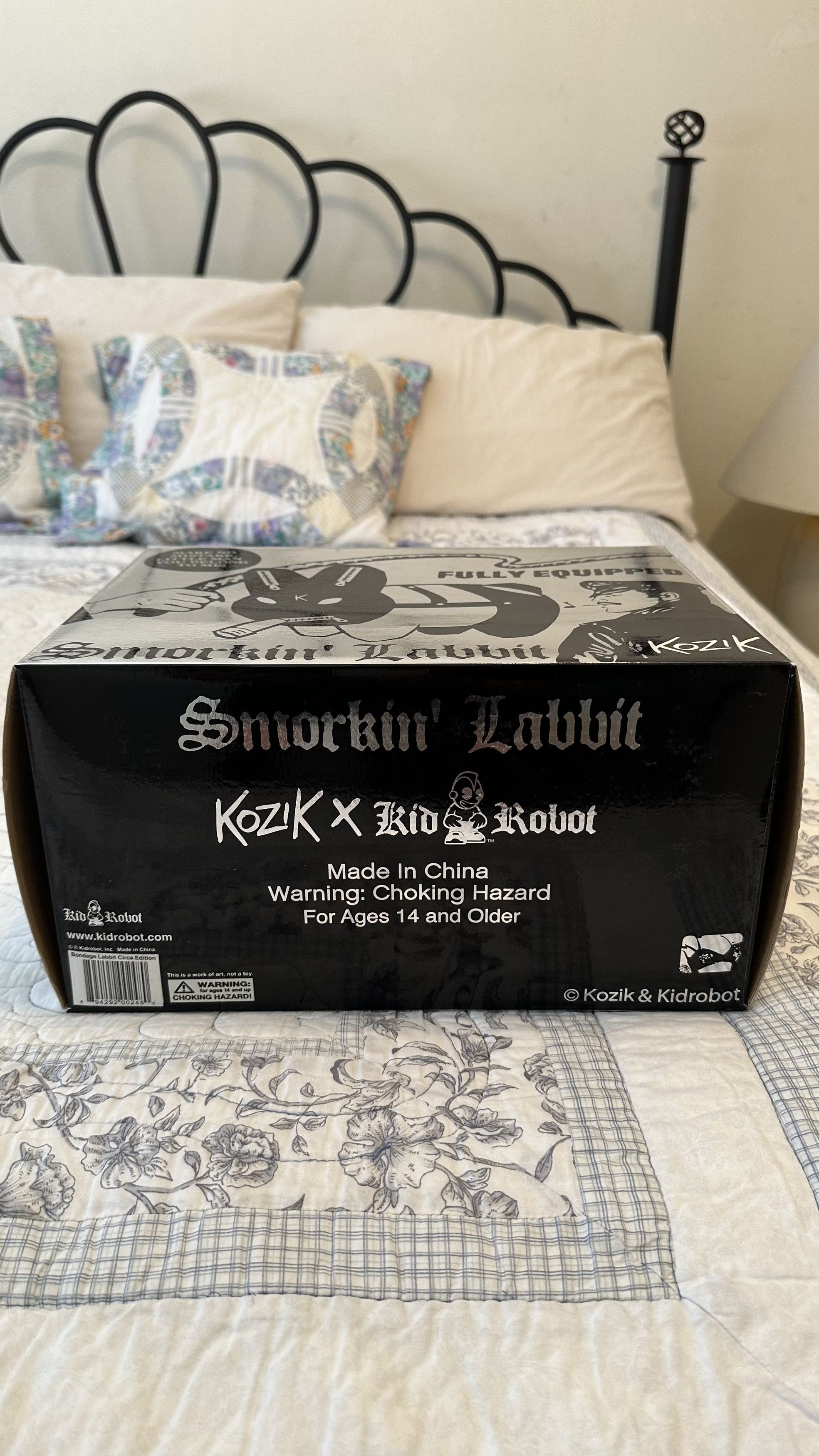 Kid Robot *RARE SIGNED SILVER* FRANK KOZIK KIDROBOT SMORKIN LABBIT 10" Size ONE SIZE - 15 Thumbnail