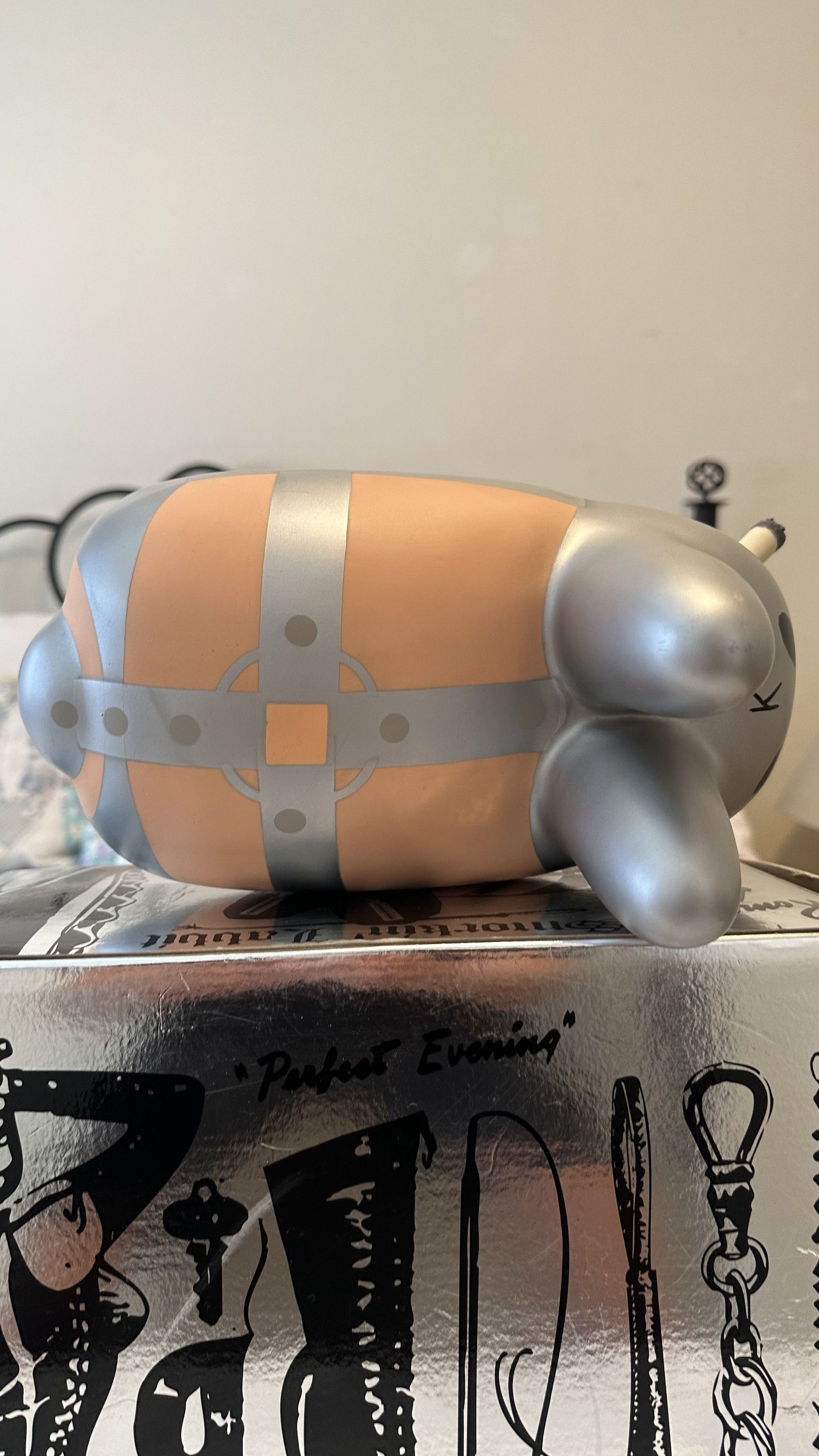 Kid Robot *RARE SIGNED SILVER* FRANK KOZIK KIDROBOT SMORKIN LABBIT 10" Size ONE SIZE - 8 Thumbnail