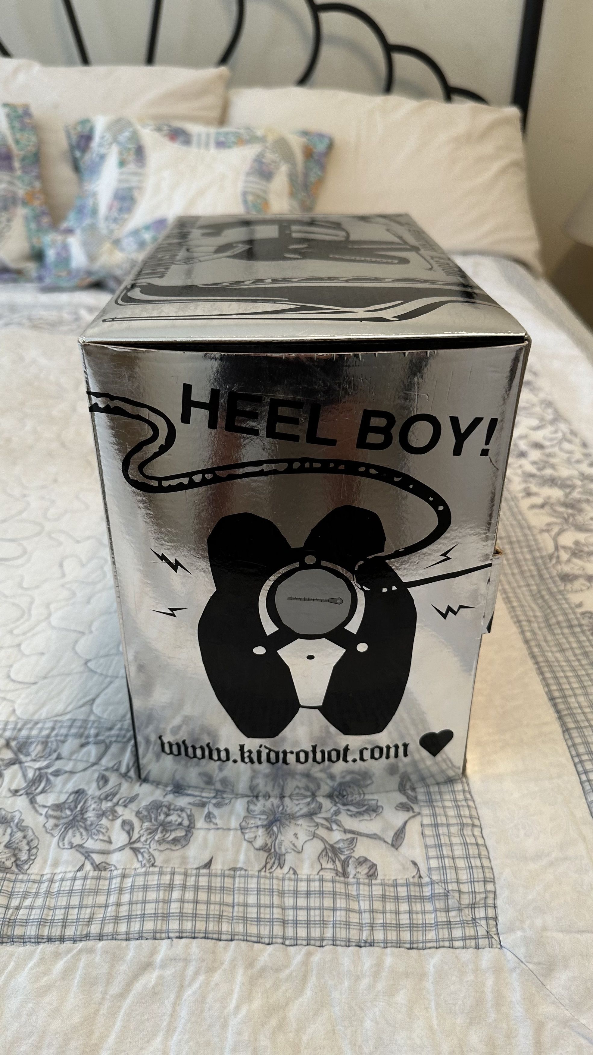 Kid Robot *RARE SIGNED SILVER* FRANK KOZIK KIDROBOT SMORKIN LABBIT 10" Size ONE SIZE - 11 Thumbnail