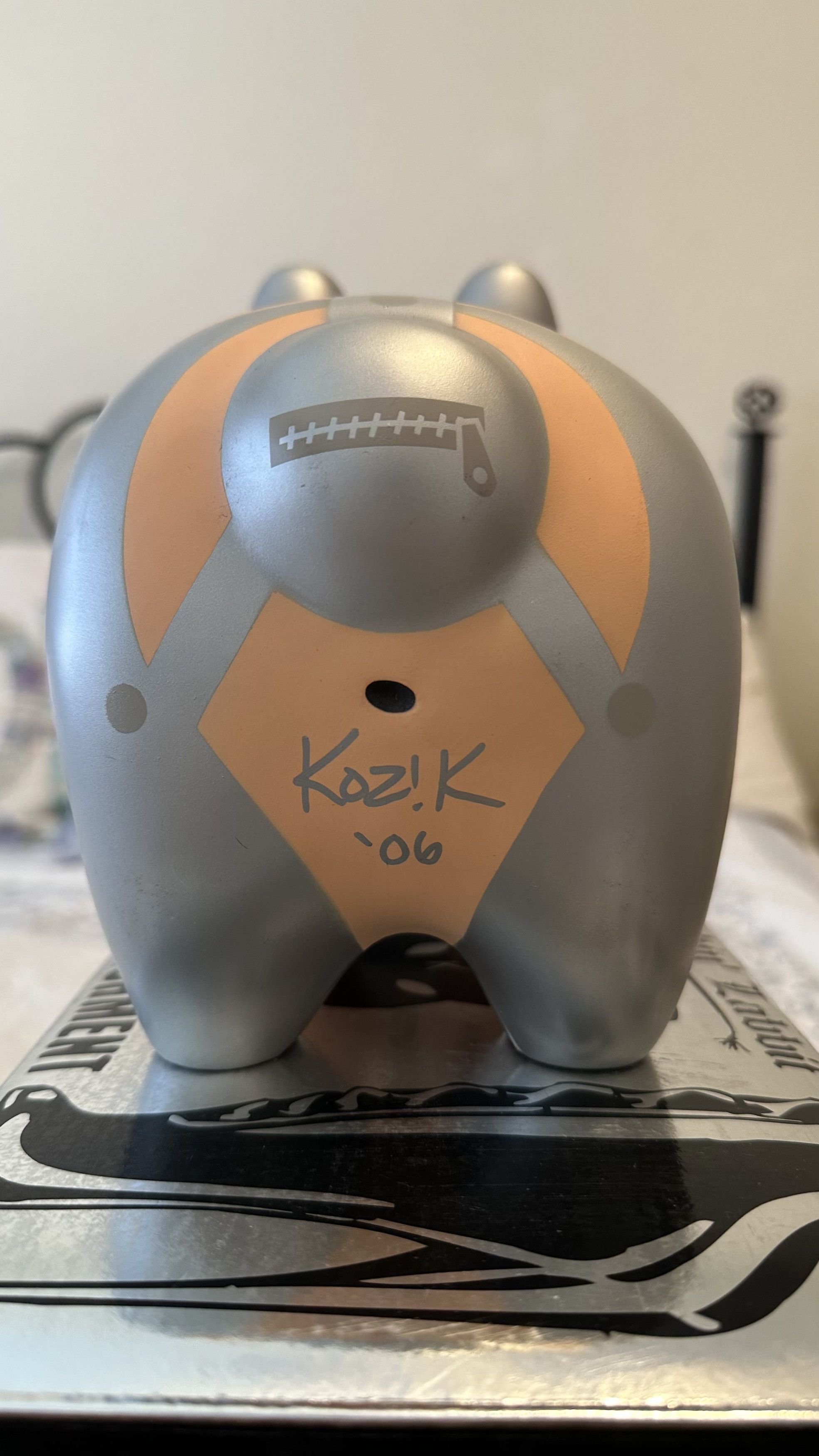 Kid Robot *RARE SIGNED SILVER* FRANK KOZIK KIDROBOT SMORKIN LABBIT 10" Size ONE SIZE - 2 Thumbnail