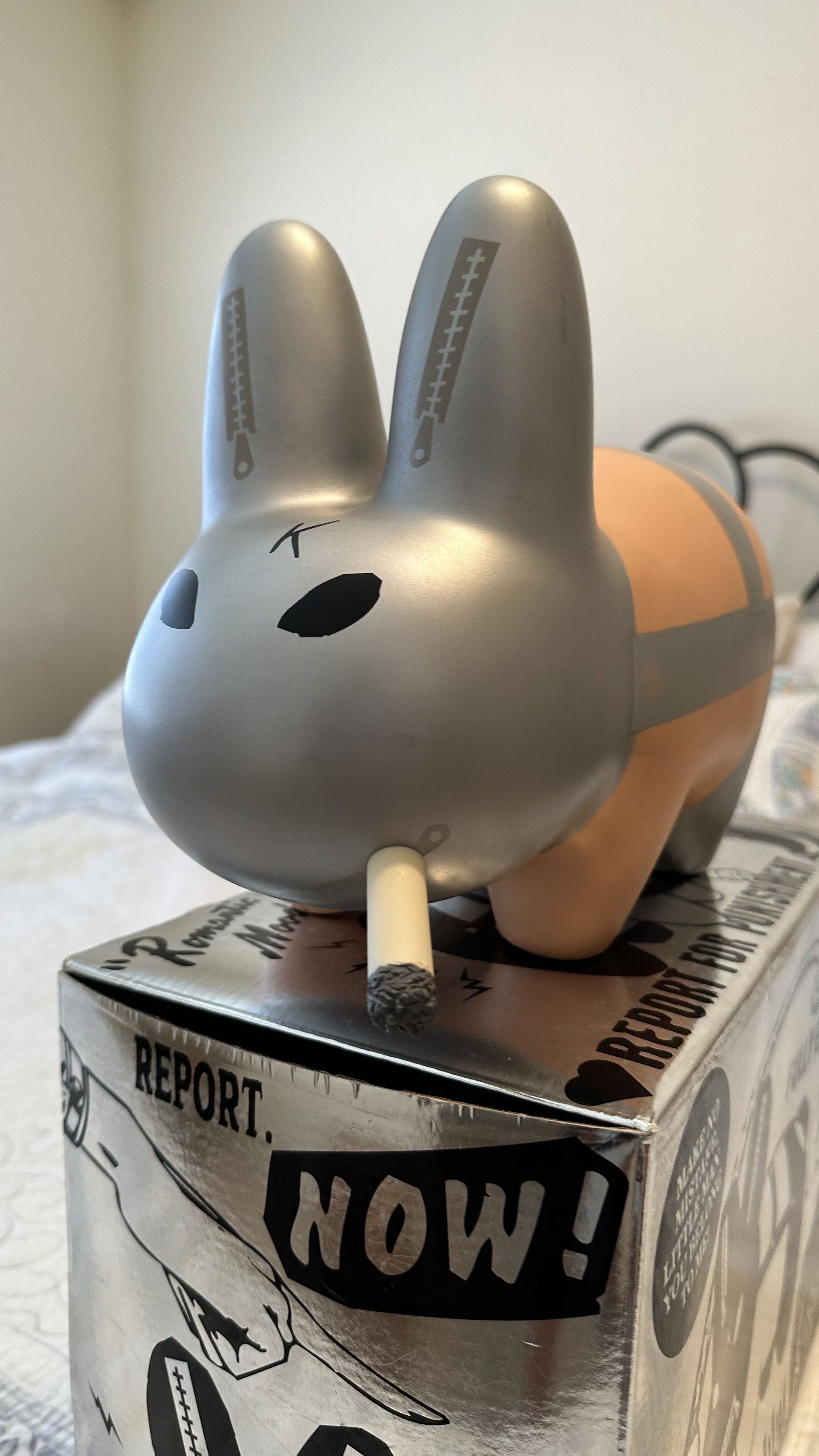 Kid Robot *RARE SIGNED SILVER* FRANK KOZIK KIDROBOT SMORKIN LABBIT 10" Size ONE SIZE - 1 Thumbnail