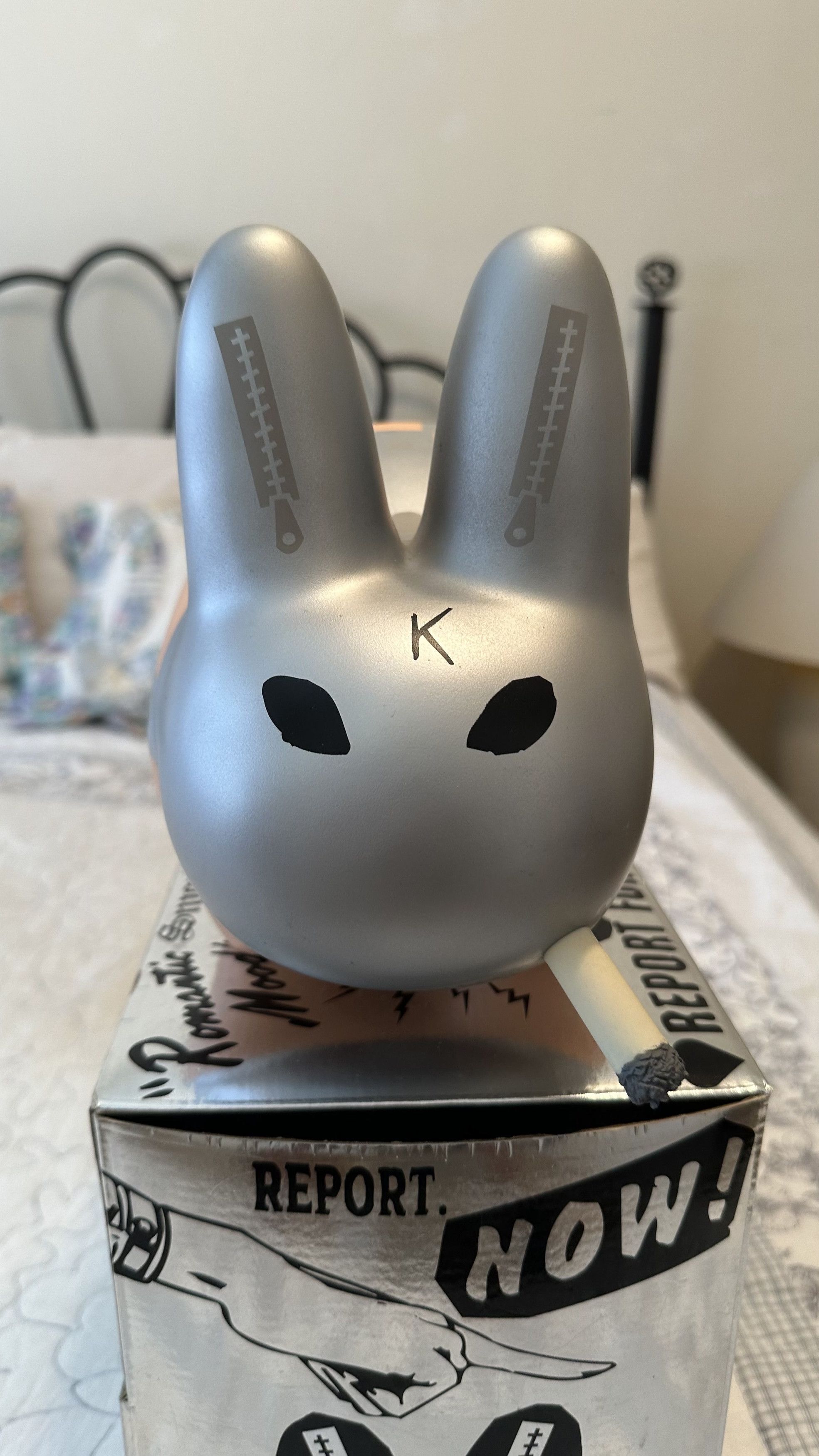 Kid Robot *RARE SIGNED SILVER* FRANK KOZIK KIDROBOT SMORKIN LABBIT 10" Size ONE SIZE - 3 Thumbnail