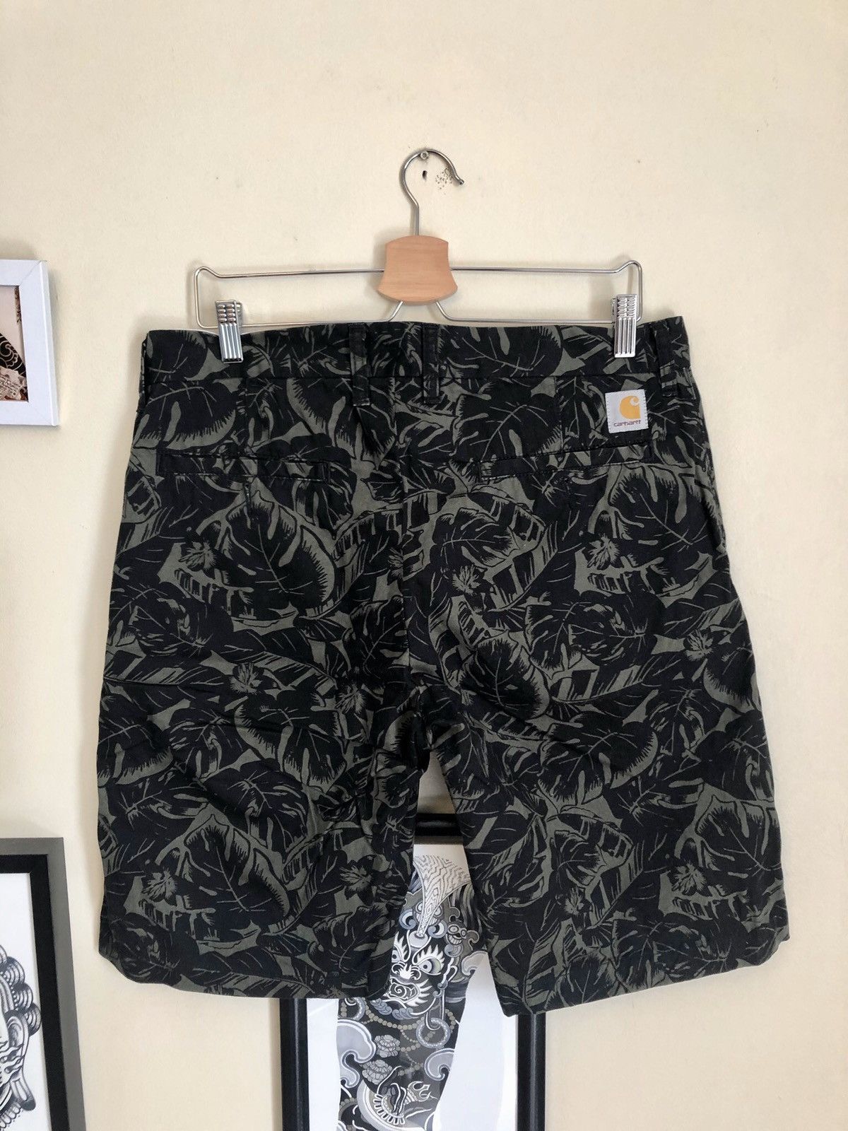 Carhartt Carhartt WIP tropical jungle camo chino Johnson shorts Size US 34 / EU 50 - 1 Thumbnail