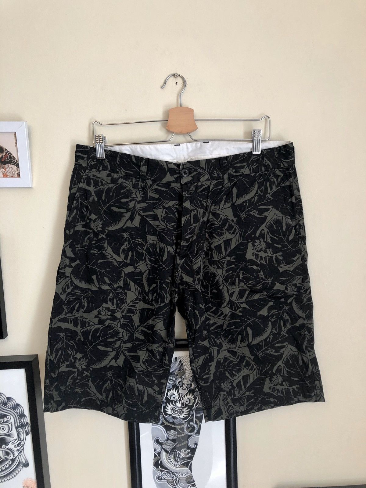 Carhartt Carhartt WIP tropical jungle camo chino Johnson shorts Size US 34 / EU 50 - 3 Thumbnail