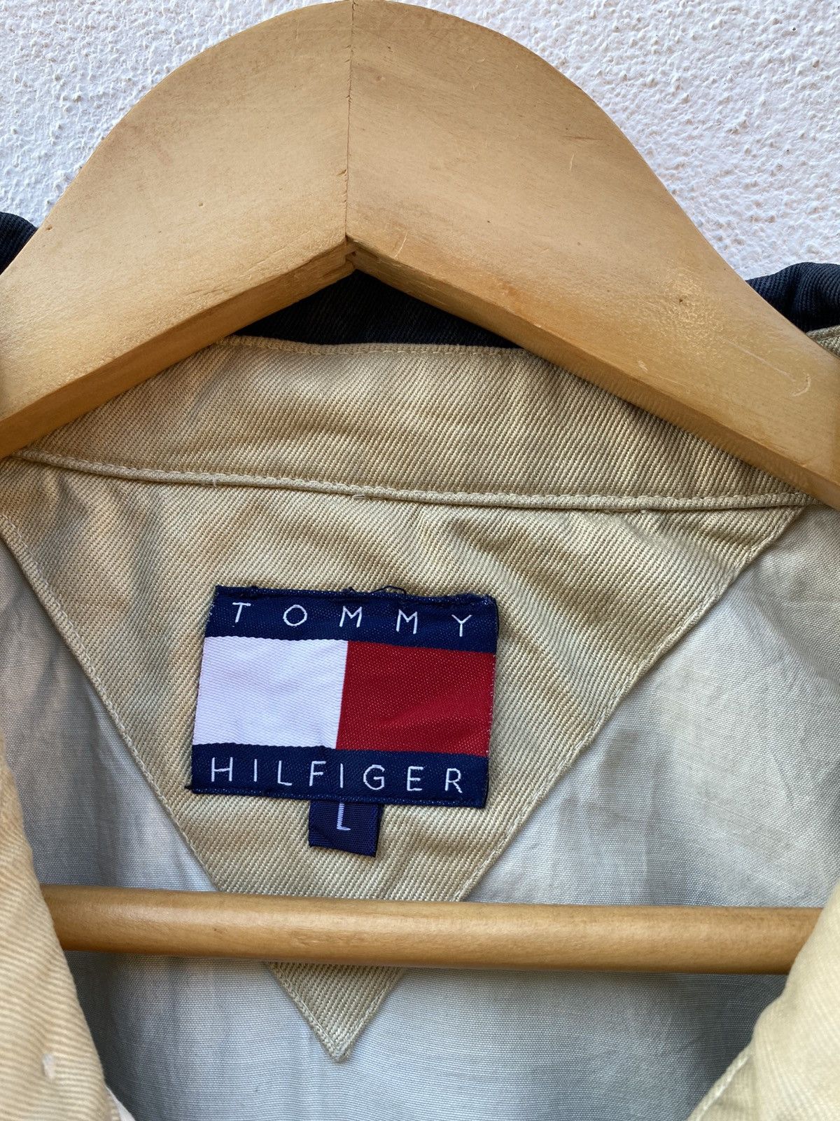 Tommy Hilfiger Vintage Tommy Hilfiger big logo jacket Size US L / EU 52-54 / 3 - 5 Thumbnail
