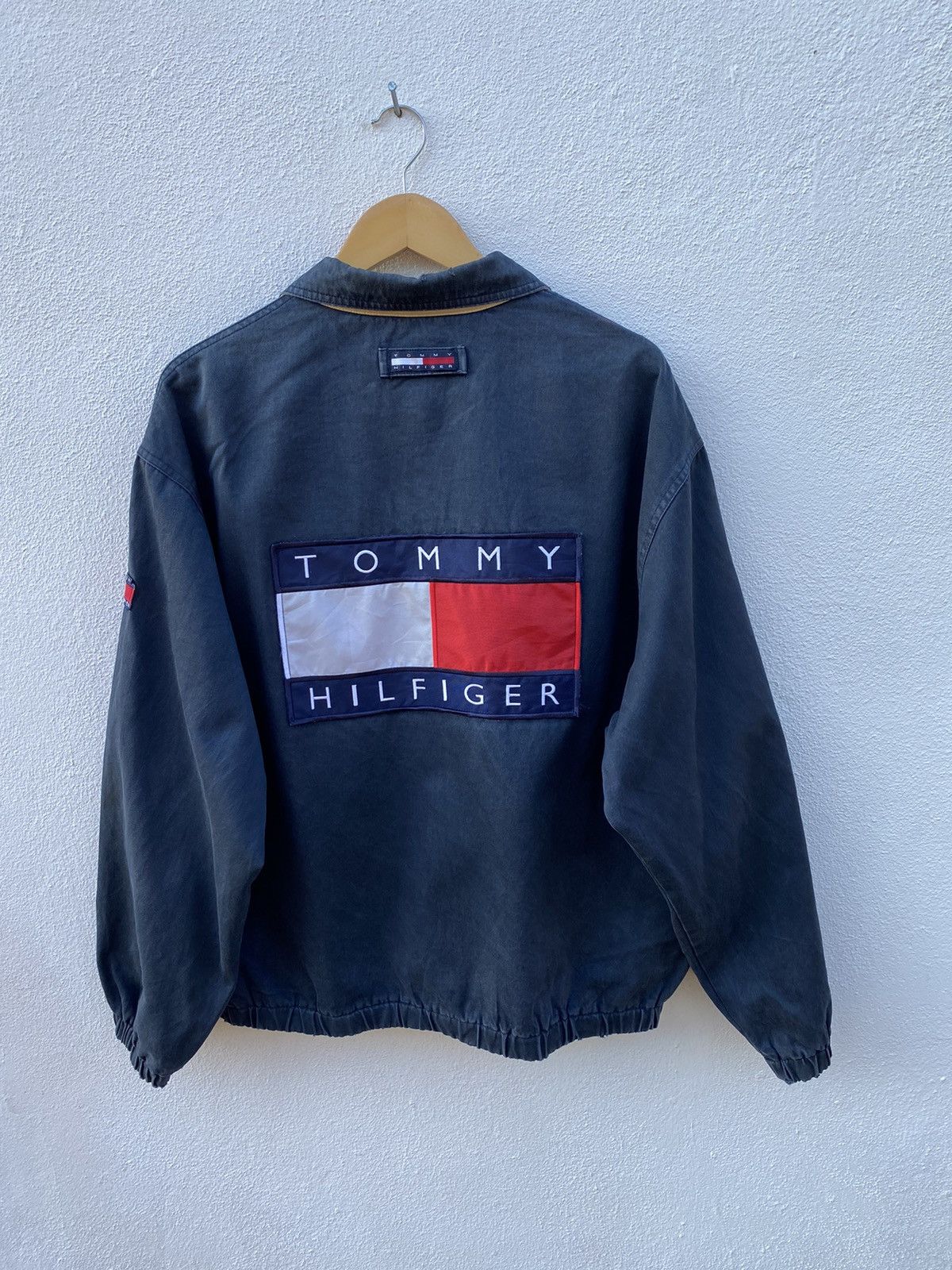 Tommy Hilfiger Vintage Tommy Hilfiger big logo jacket Size US L / EU 52-54 / 3 - 1 Thumbnail