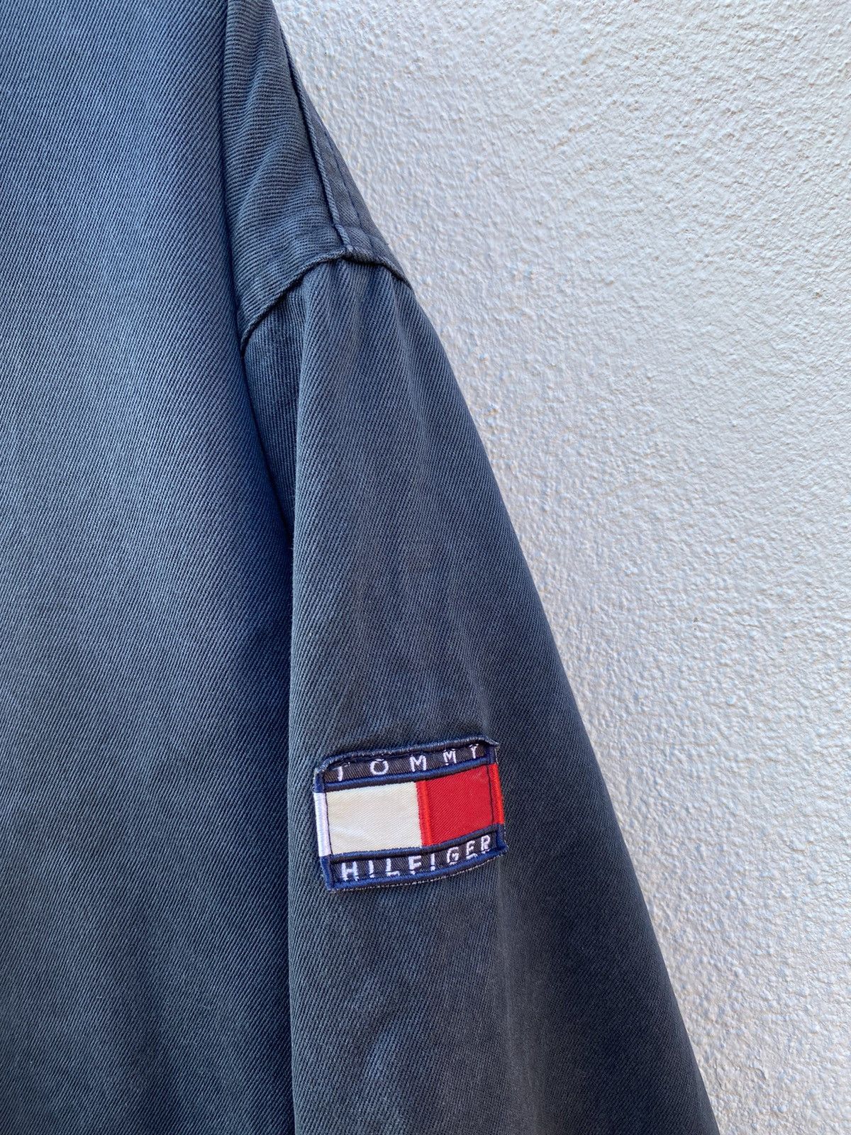 Tommy Hilfiger Vintage Tommy Hilfiger big logo jacket Size US L / EU 52-54 / 3 - 3 Thumbnail