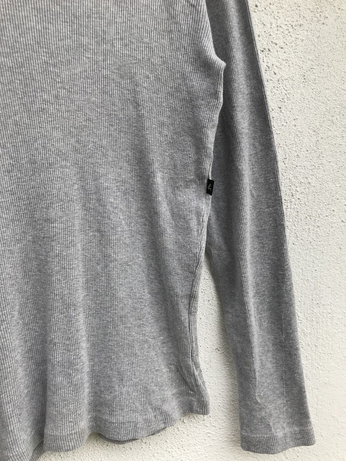 agnes b. Agnes B. Plain Turtleneck Long Sleeve Light Grey Shirts Size US S / EU 44-46 / 1 - 4 Thumbnail