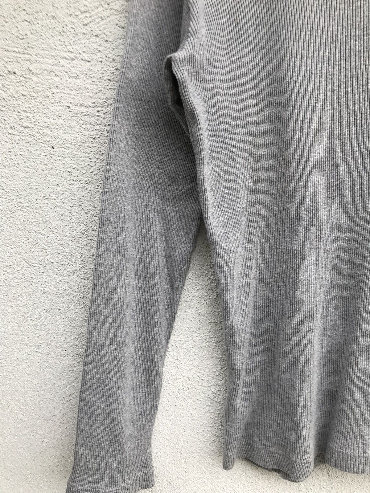 agnes b. Agnes B. Plain Turtleneck Long Sleeve Light Grey Shirts Size US S / EU 44-46 / 1 - 3 Thumbnail