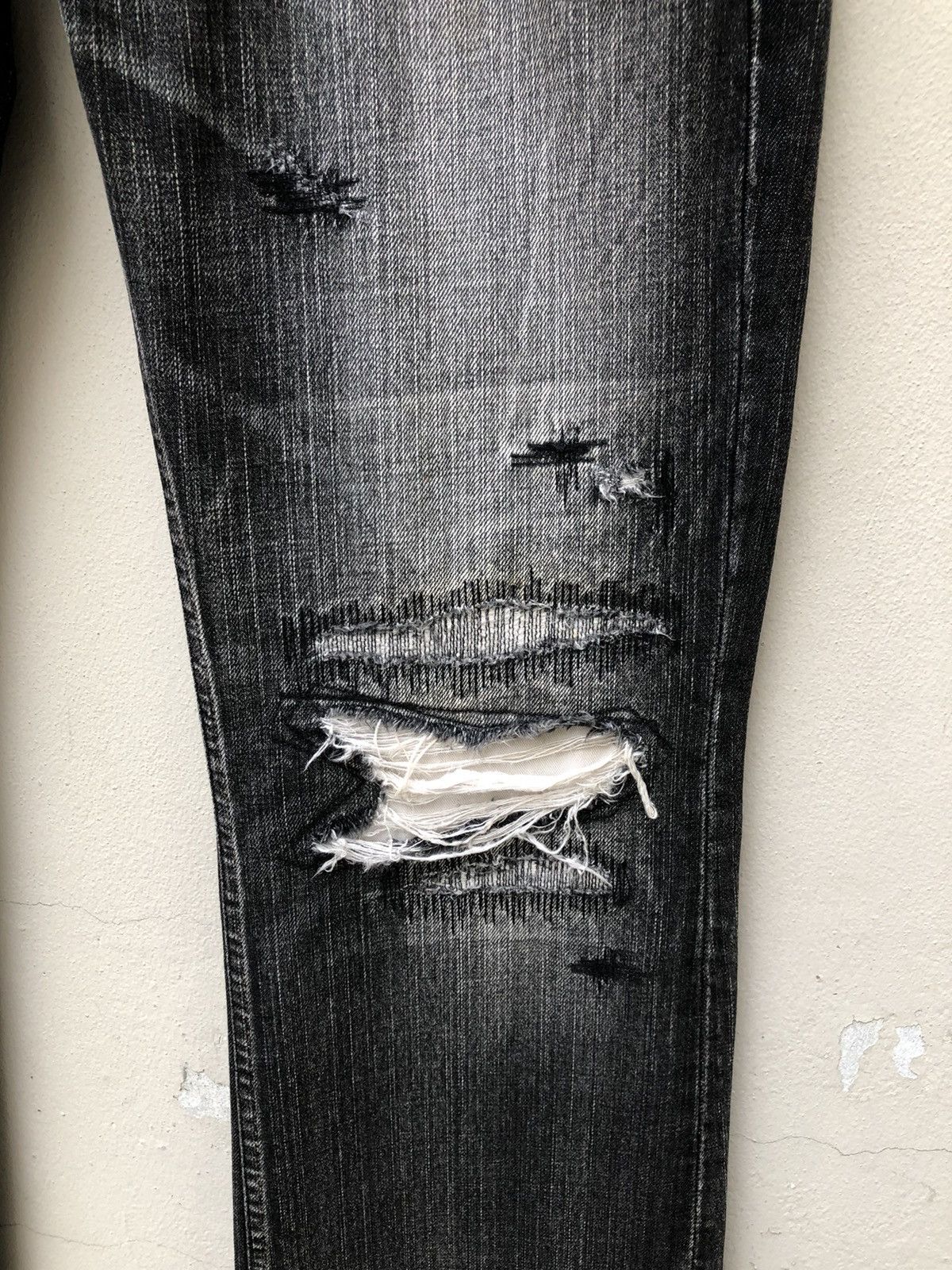 Lounge Lizard Blutenblatt Japan Distressed Denim Flare Jeans Size US 31 - 14 Thumbnail