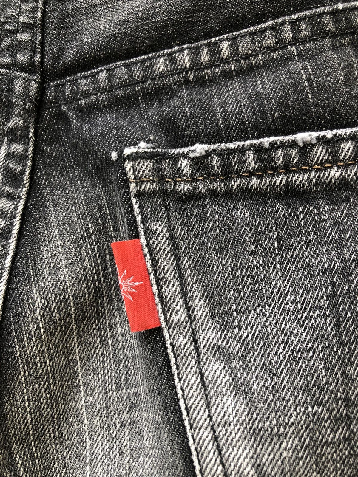 Lounge Lizard Blutenblatt Japan Distressed Denim Flare Jeans Size US 31 - 21 Thumbnail