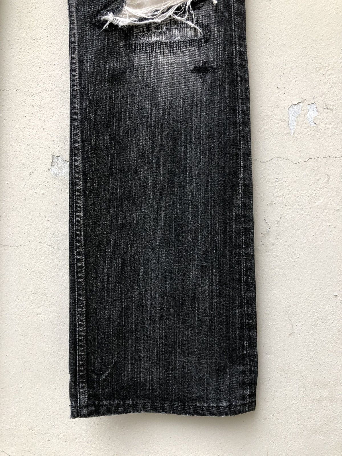 Lounge Lizard Blutenblatt Japan Distressed Denim Flare Jeans Size US 31 - 15 Thumbnail