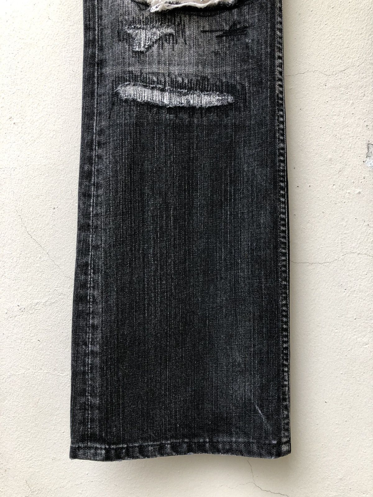 Lounge Lizard Blutenblatt Japan Distressed Denim Flare Jeans Size US 31 - 13 Thumbnail