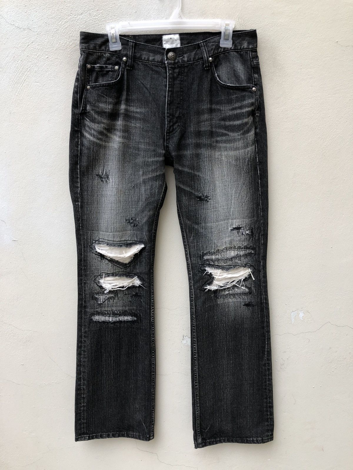 Lounge Lizard Blutenblatt Japan Distressed Denim Flare Jeans Size US 31 - 6 Thumbnail