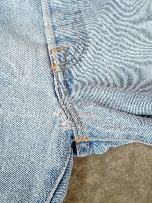 Levi's Vintage Levi's 501 Light Wash Straight Leg Jeans 36x32 Size US 36 / EU 52 - 5 Thumbnail
