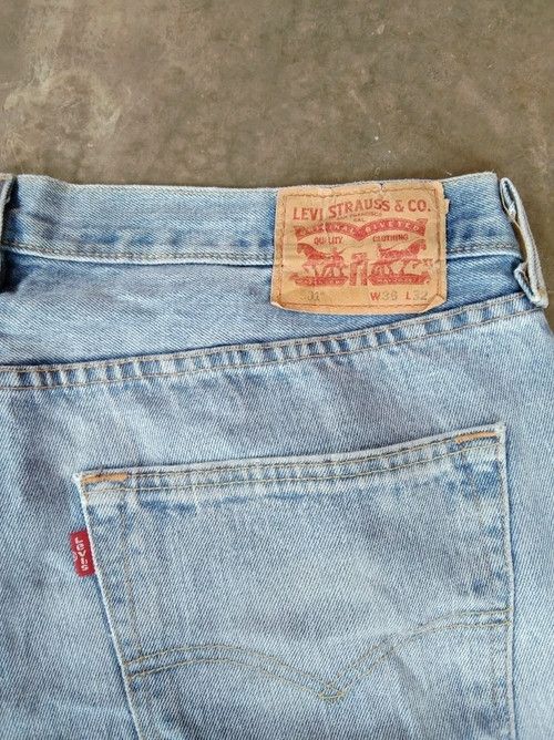 Levi's Vintage Levi's 501 Light Wash Straight Leg Jeans 36x32 Size US 36 / EU 52 - 4 Thumbnail