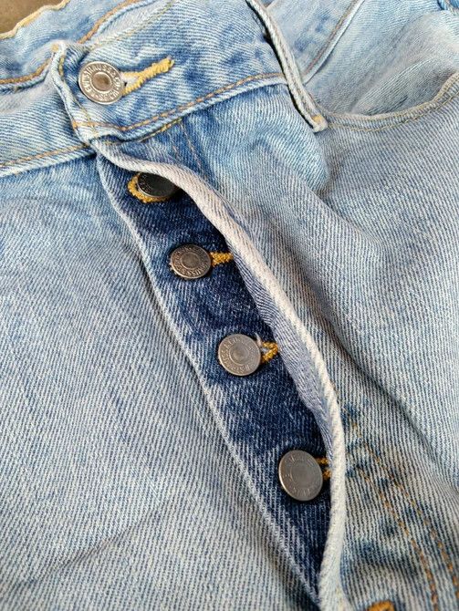 Levi's Vintage Levi's 501 Light Wash Straight Leg Jeans 36x32 Size US 36 / EU 52 - 7 Thumbnail