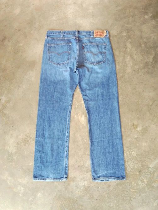 Levi's Vintage Levi's 501 Faded Blue Straight Leg Jeans 38x32 Size US 38 / EU 54 - 2 Thumbnail