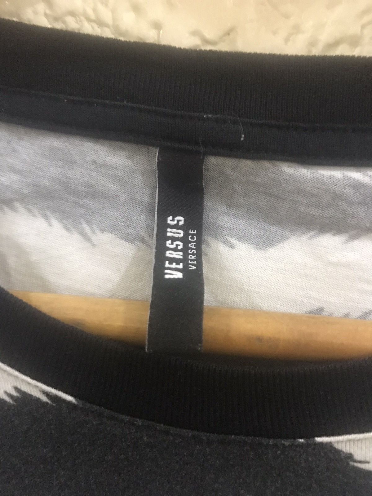 Versace Black and white versus Versace designer T-shirt Size US M / EU 48-50 / 2 - 4 Thumbnail