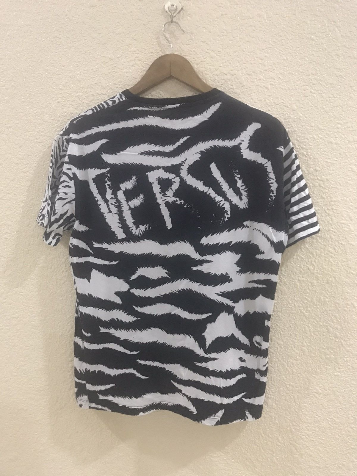 Versace Black and white versus Versace designer T-shirt Size US M / EU 48-50 / 2 - 1 Thumbnail